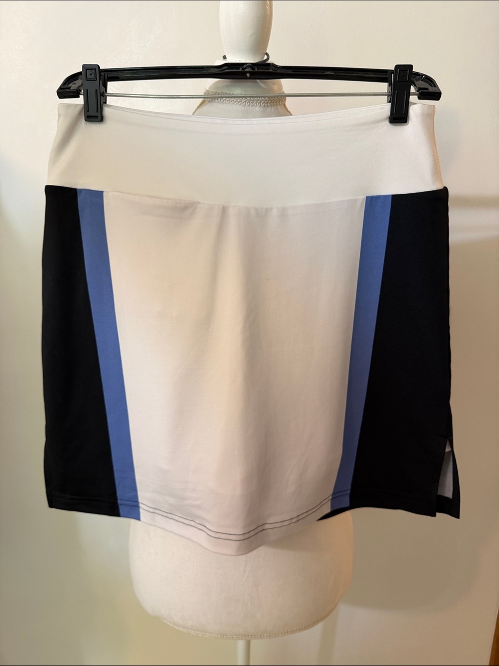 GOLFTINI, NWot, White Colorblock Athletic Skort with Blue and Black Panels Sz sm
